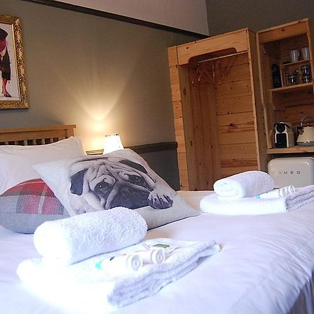 The Pug & Greyhound Hotel Great Glen Ngoại thất bức ảnh