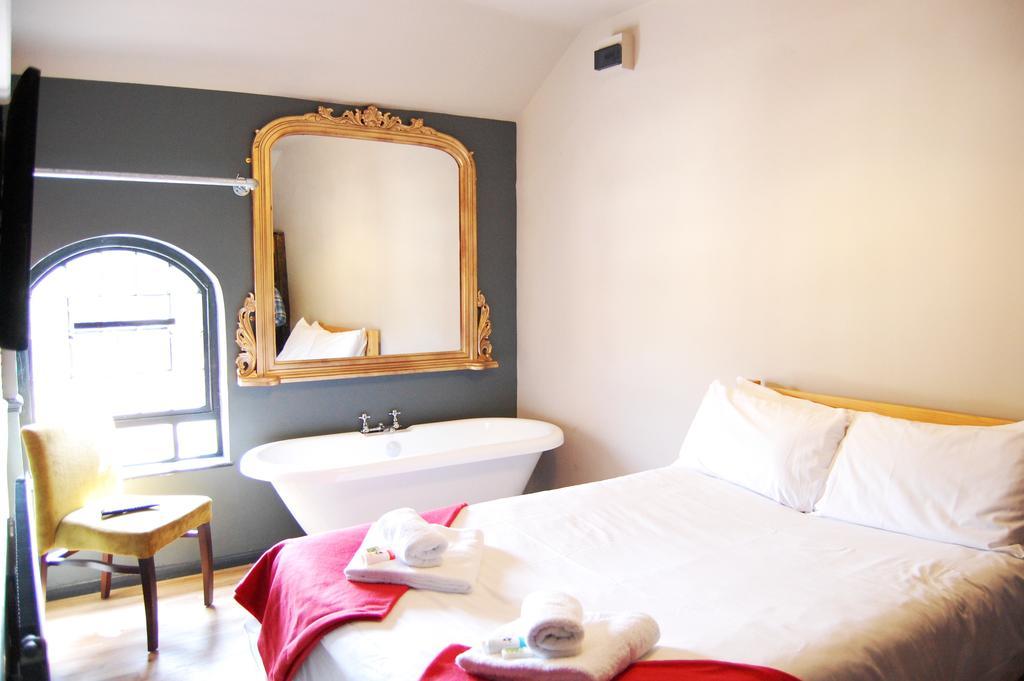 The Pug & Greyhound Hotel Great Glen Ngoại thất bức ảnh