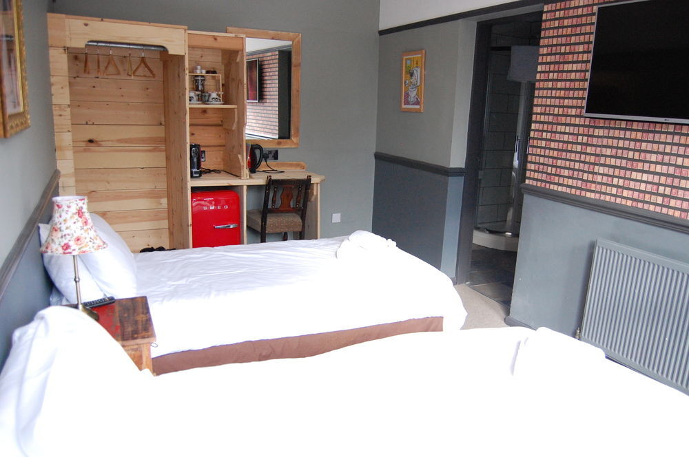 The Pug & Greyhound Hotel Great Glen Ngoại thất bức ảnh